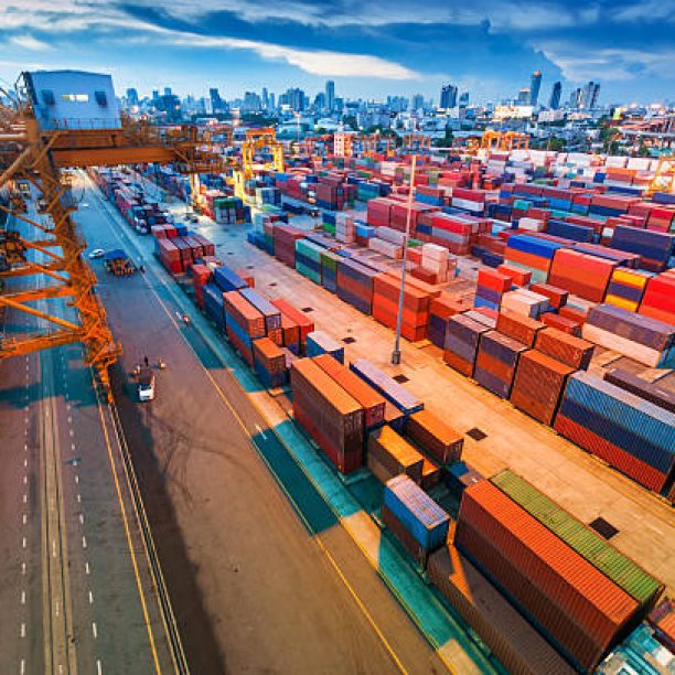 Tra cứu vị trí cont chính xác giúp doanh nghiệp tối ưu thời gian