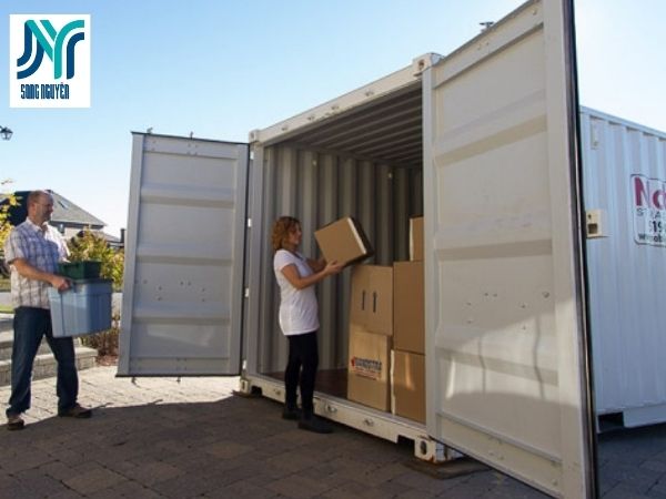 Sắp xếp các loại hàng hóa vào container theo tính chất