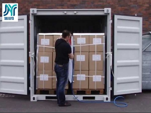 Cố định và chèn lót hàng hóa trên container