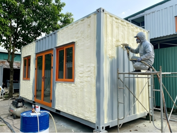Phun PU Foam cách nhiệt cho vách và mái