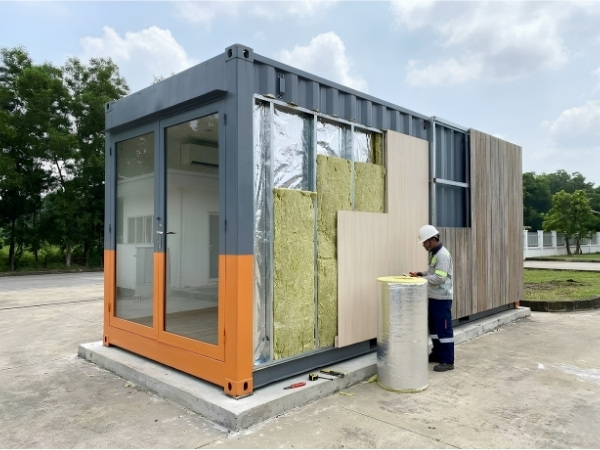 Sử dụng ốp bông thủy tinh cách nhiệt cho container