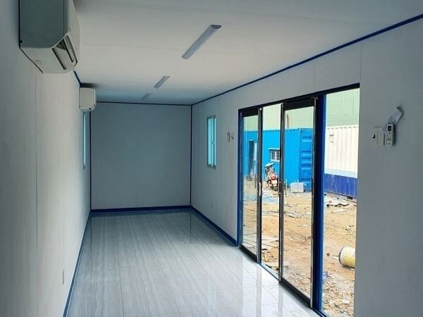 Hệ thống điều hòa, thông gió và thiết bị nội thất bên trong container văn phòng